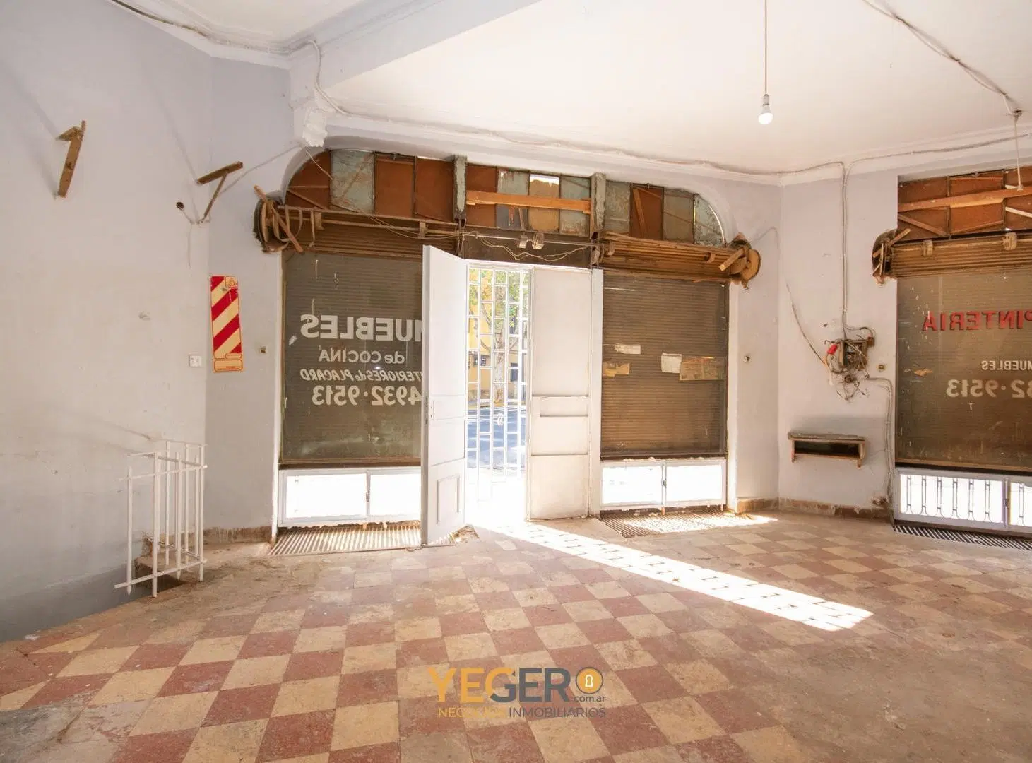 Muy buen Local en ochava reciclado a nuevo 4