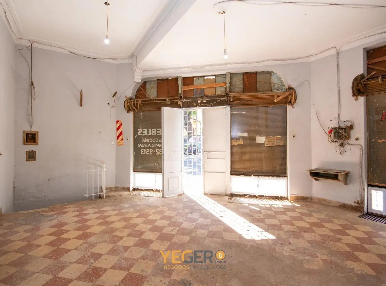 Muy buen Local en ochava reciclado a nuevo 3