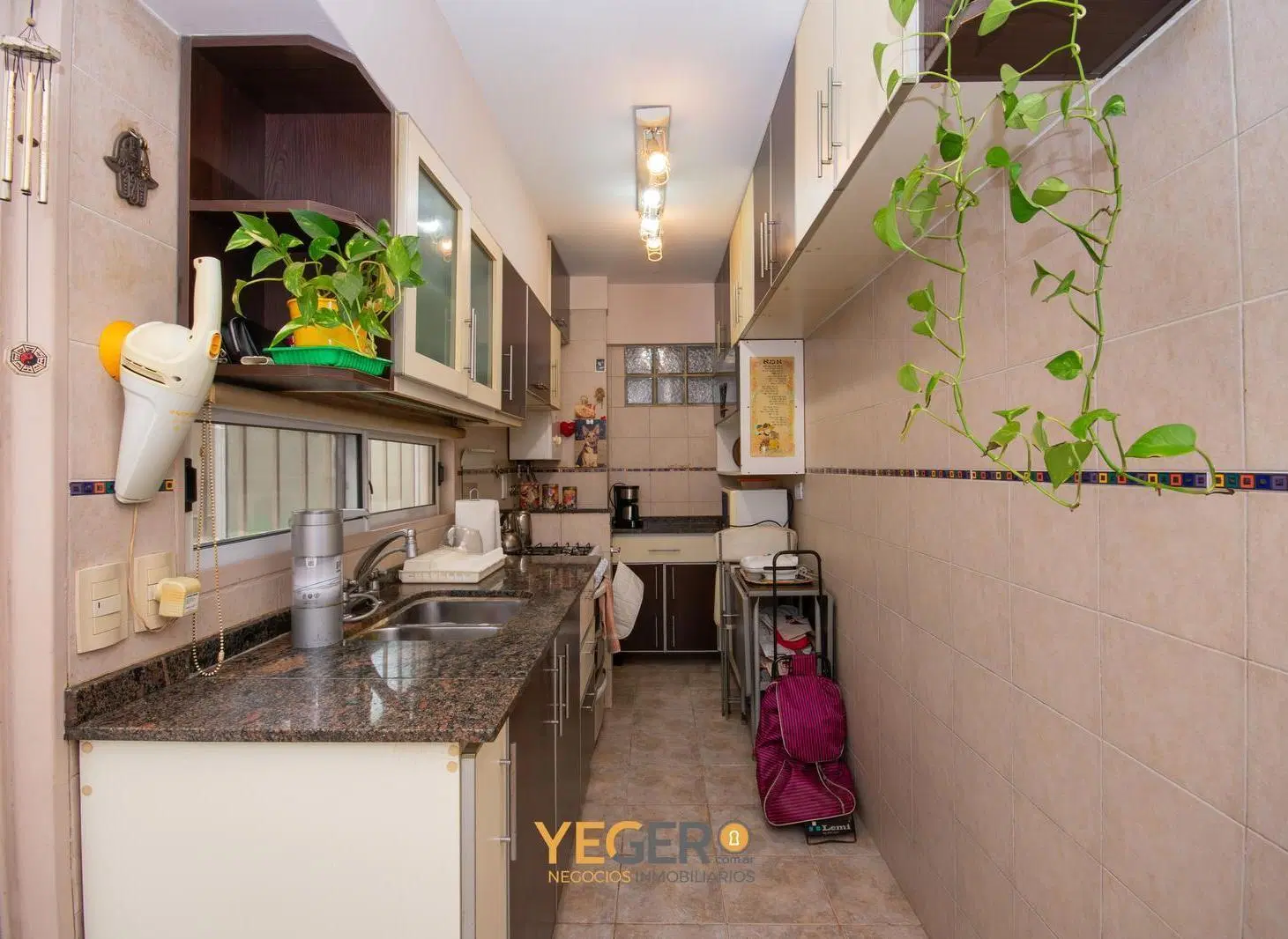 Departamento con balcón y patio mas ambientes muy amplios luminosos 4