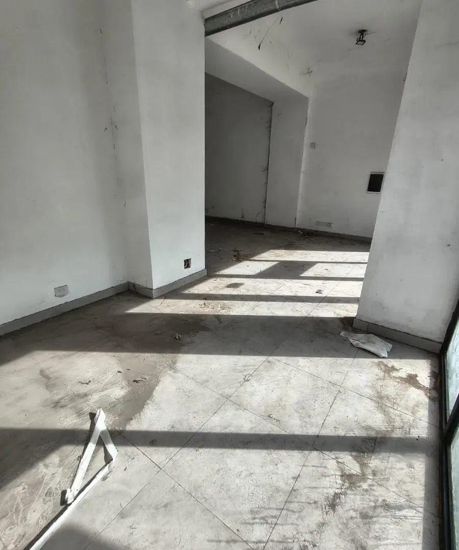 Alquiler comercial local vidriera al frente hospital de niños 4