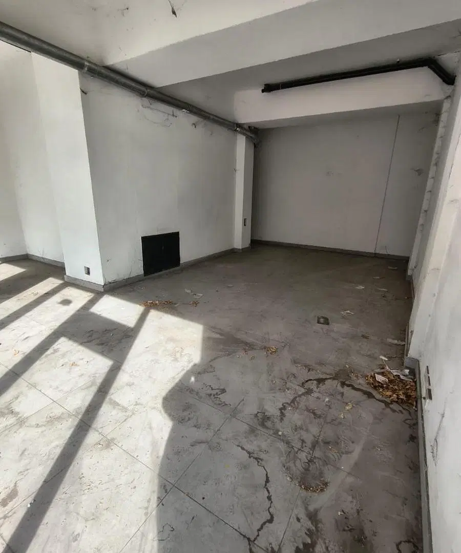 Alquiler comercial local vidriera al frente hospital de niños 5