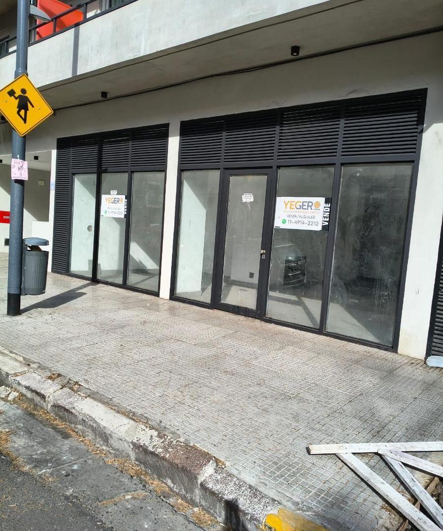 Foto de Alquiler comercial local vidriera al frente hospital de niños, imagen 3