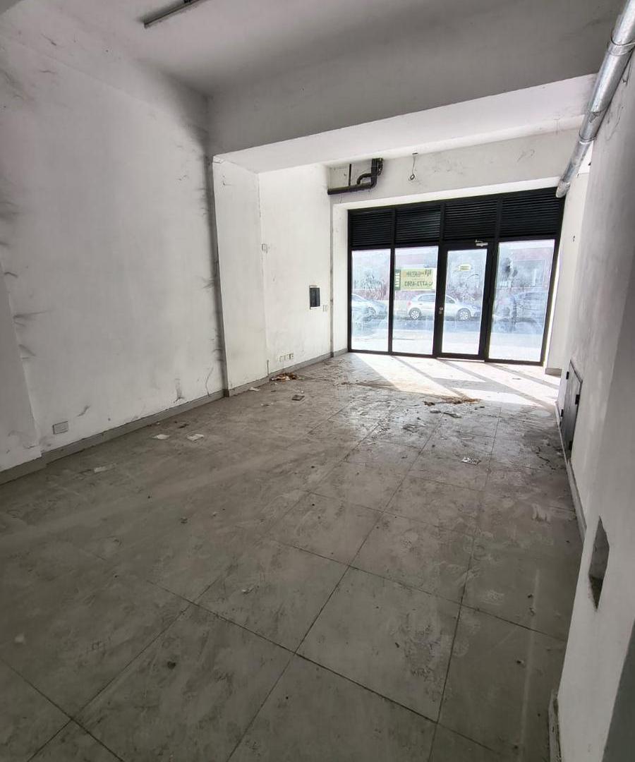 Foto de Alquiler comercial local vidriera al frente hospital de niños, imagen 4