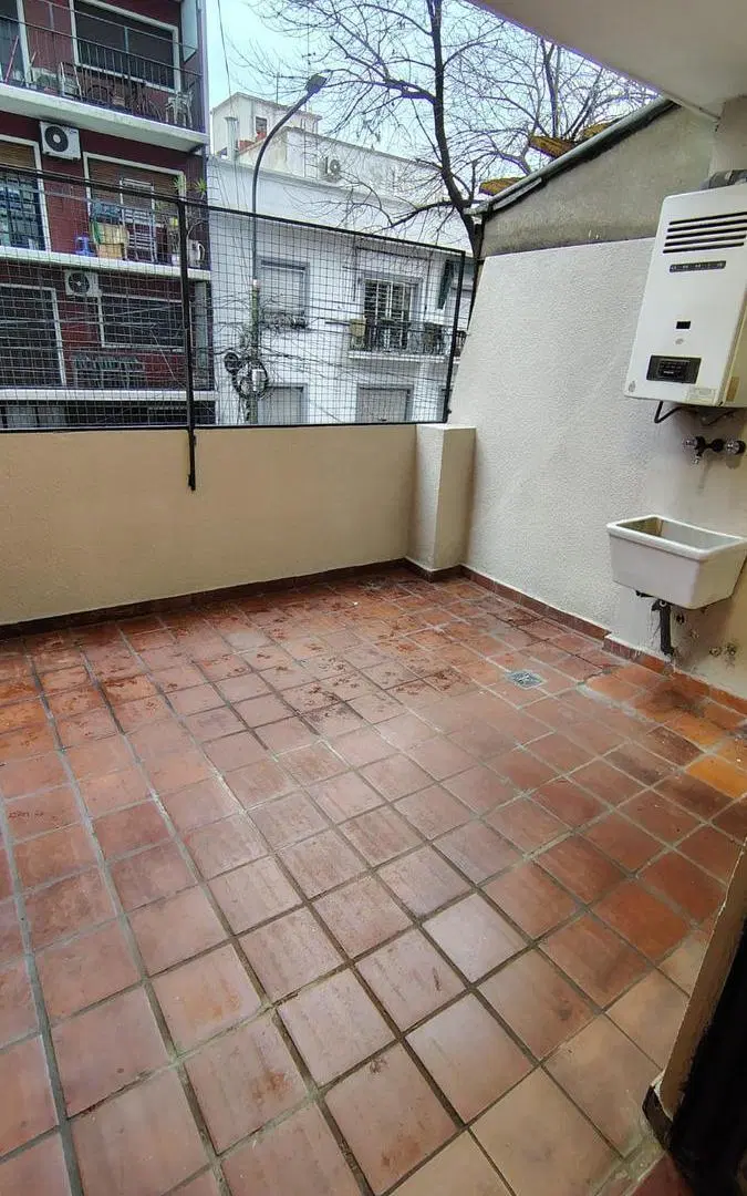 Departamento con balcon terraza 2