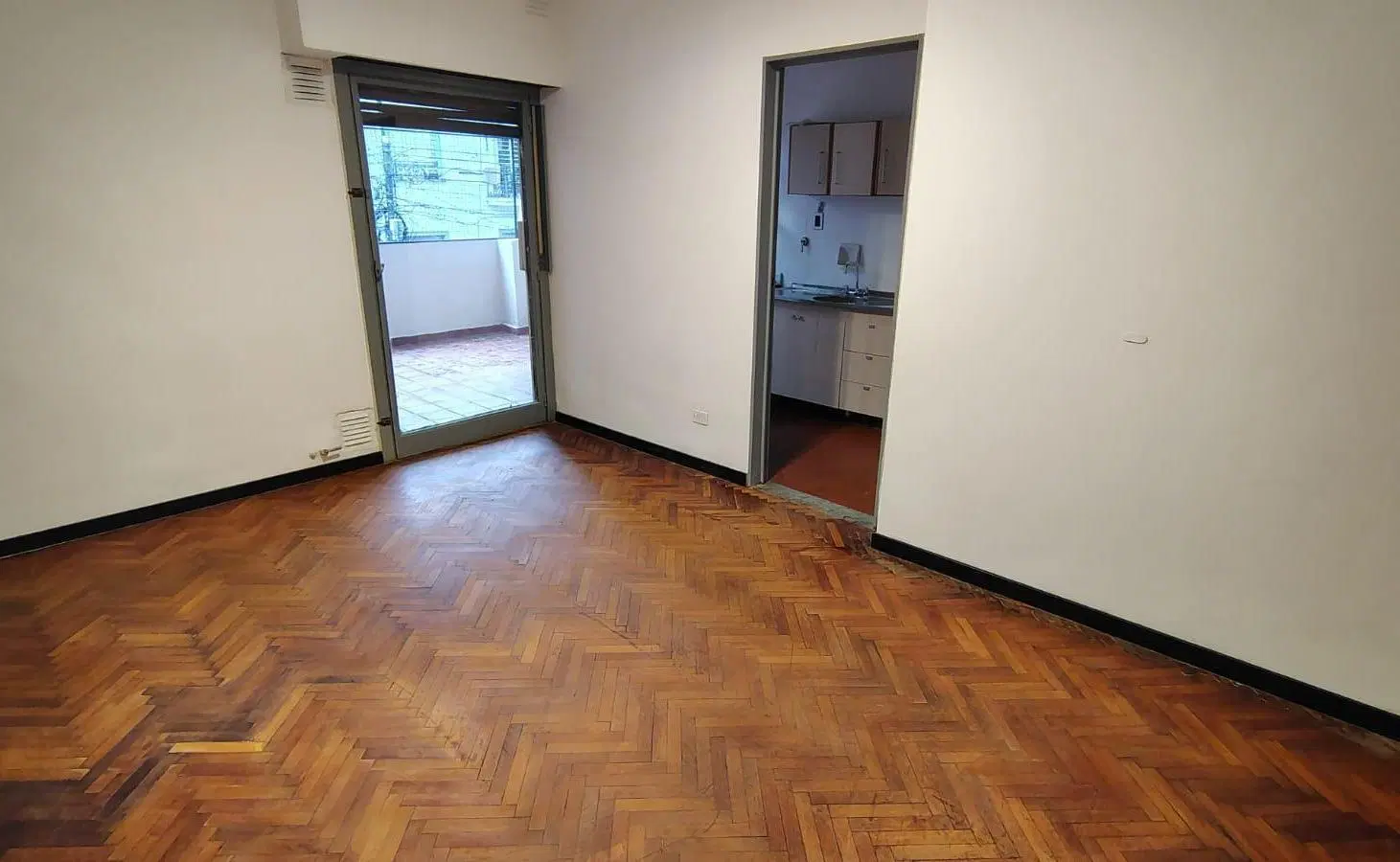 Departamento con balcon terraza 4