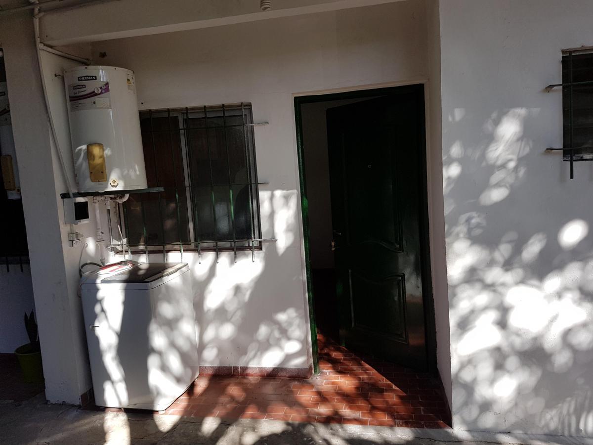 Venta Casa + 8 Departamentos (Con Renta) en Loma Hermosa 3