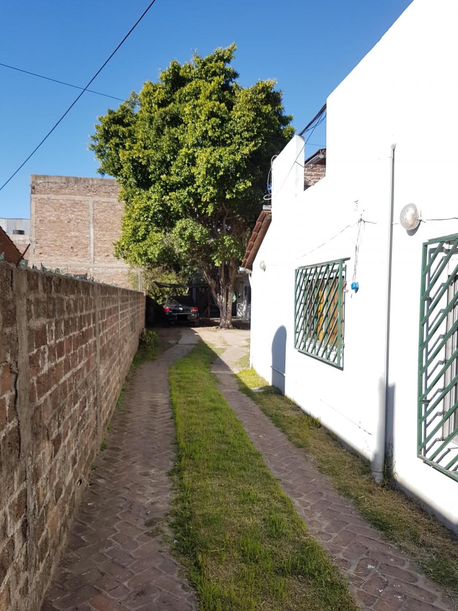 Venta Casa + 8 Departamentos (Con Renta) en Loma Hermosa 4