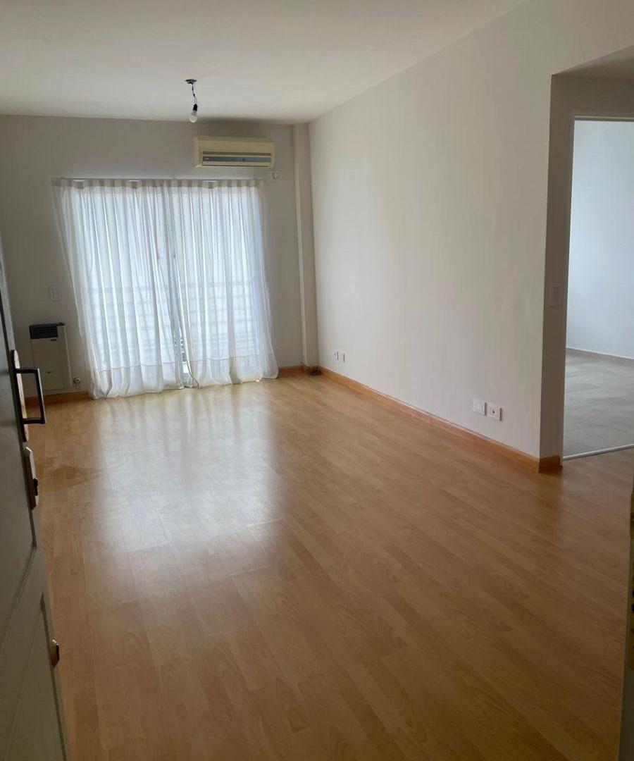 Foto de OPORTUNIDAD UNICA! EXCELENTE DEPARTAMENTO DE 2 AMBIENTES, imagen 3