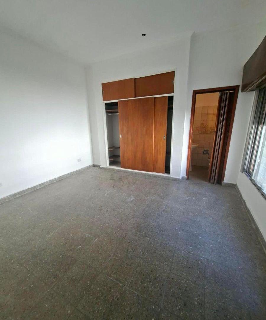Foto de CASA 4 AMBIENTES CON COCHERA DOBLE, imagen 2