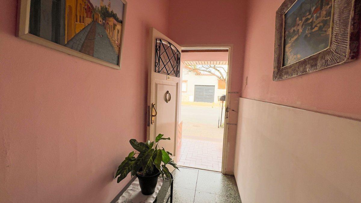 En Venta Amplia Casa Zona Semi Centro 3 Dorm. 1