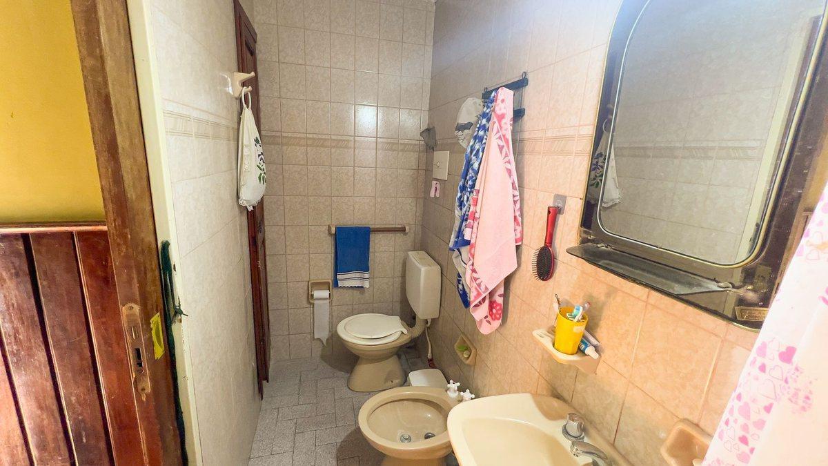 En Venta Amplia Casa Zona Semi Centro 3 Dorm. 5