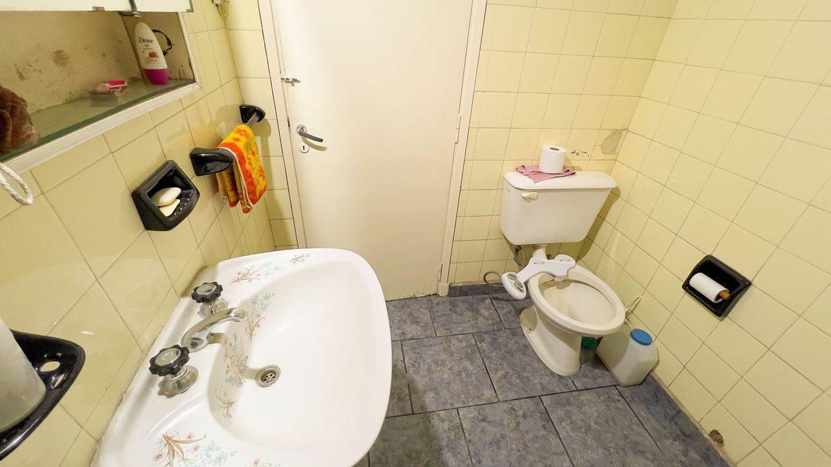 En Venta Amplia Casa Zona Semi Centro 3 Dorm. 2