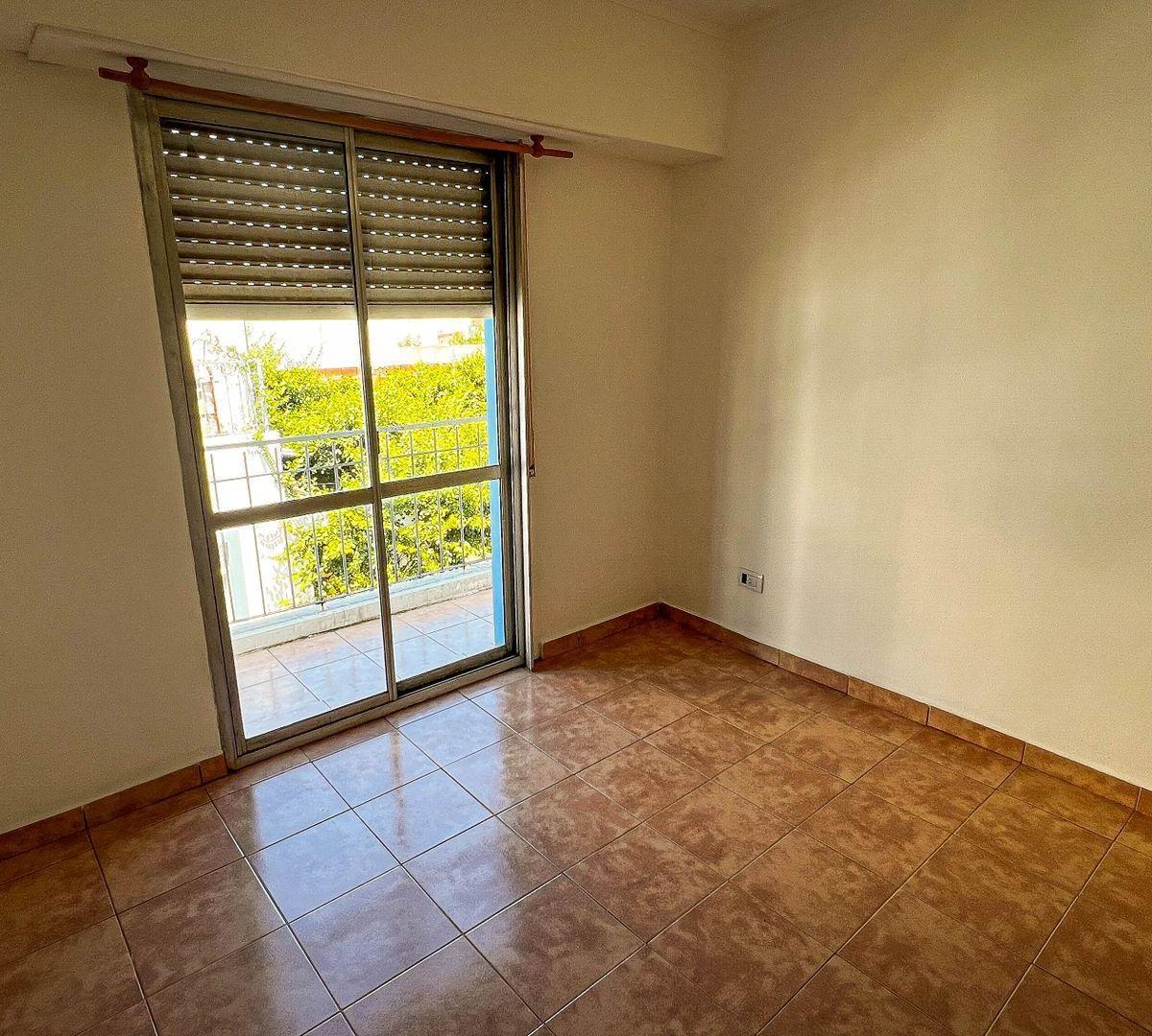 Venta de Duplex 2 Dorm. Semicentrico 1