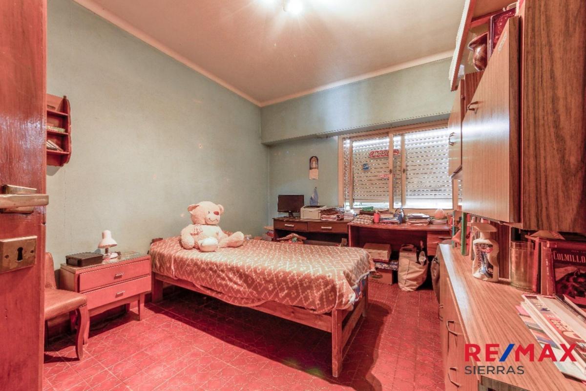 Amplio Chalet con Dependecia en Excelente Zona 3