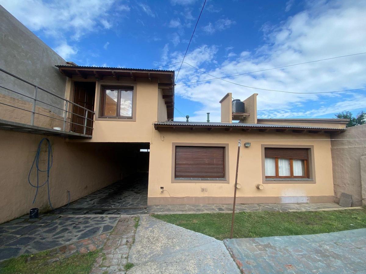 Venta Casa 3 Dorm. + Departamento - Tandil 2