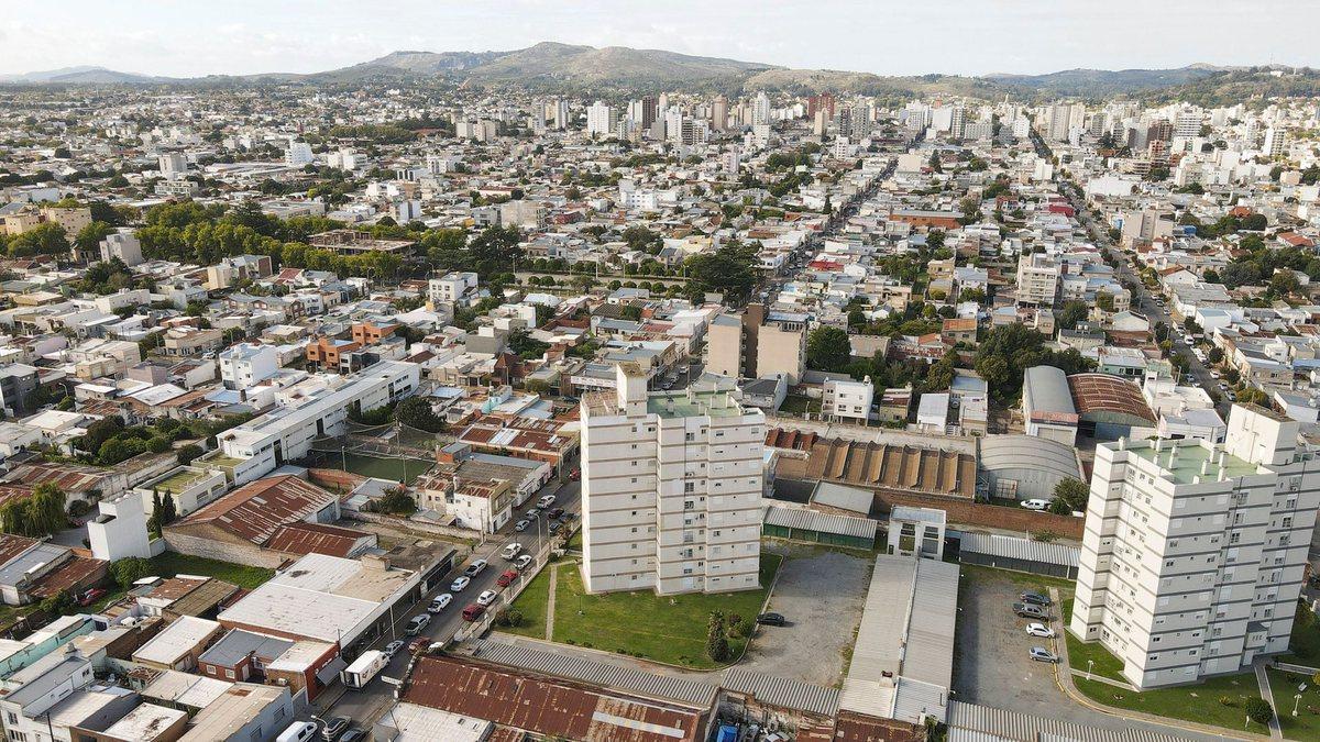Venta de Departamento Dos Dorm. Semicentrico 2