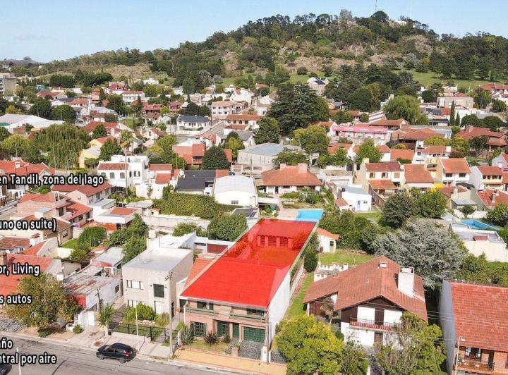 CASA EN VENTA - 5 DORMITORIOS - ZONA LAGO 3