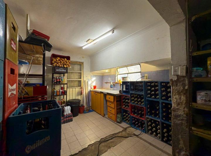 VENTA LOCAL CON CASA A RECICLAR ZONA CERRITO 5