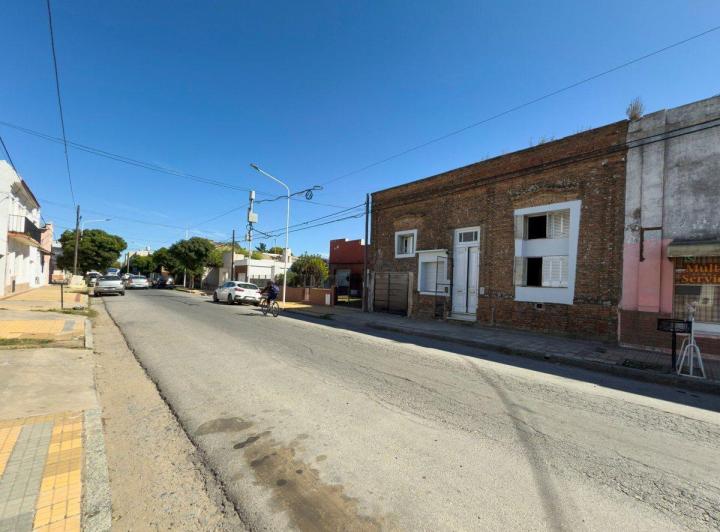 VENTA DE CASA A REFACCIONAR CON DPT Y LOCAL 2