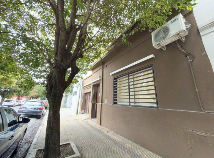 VENTA DE CASA 3  DORMITORIOS  SEMI CENTRICA TANDIL 2