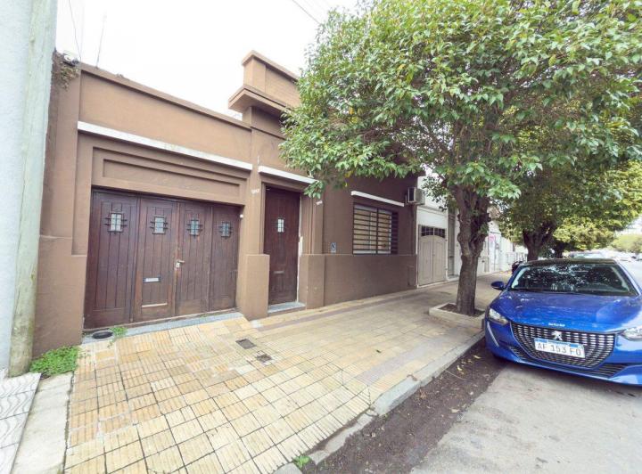 VENTA DE CASA 3  DORMITORIOS  SEMI CENTRICA TANDIL 3