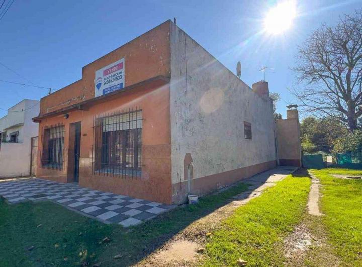 VENTA CASA A REFACCIONAR - AV LUNGHI 2000 - TANDIL 2