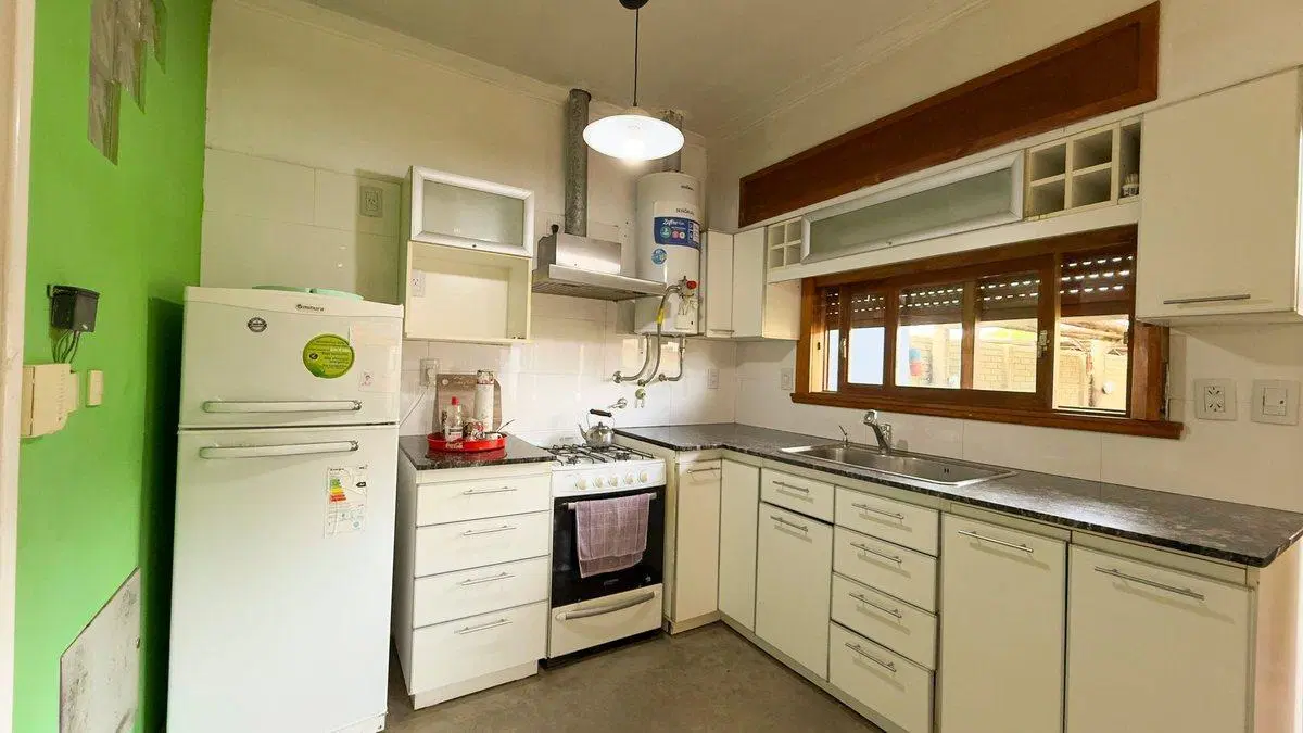 CASA CON PARQUE Y PILETA A LA VENTA TANDIL 4