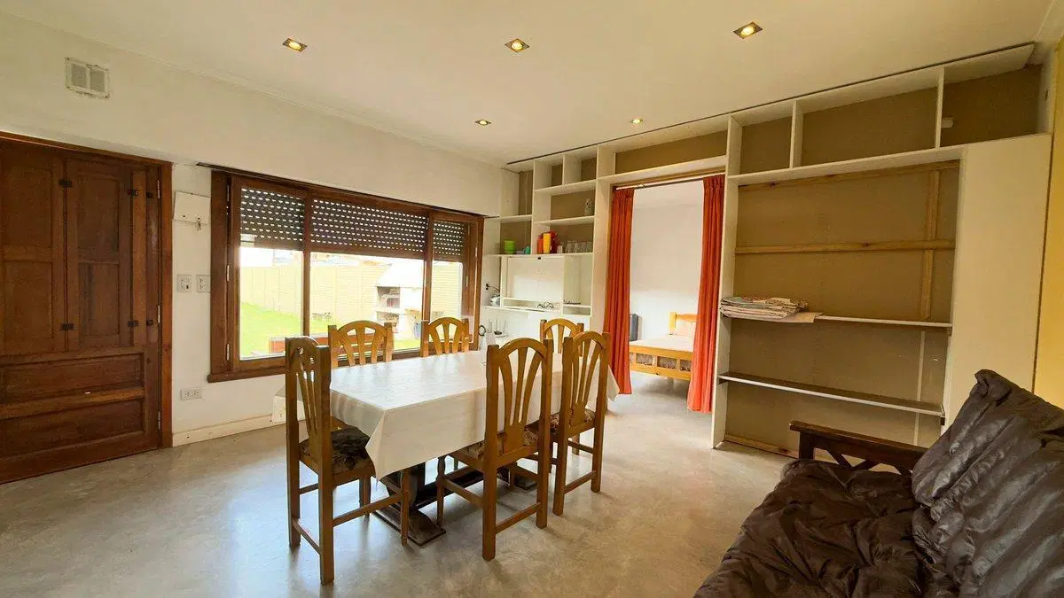 CASA CON PARQUE Y PILETA A LA VENTA TANDIL 3