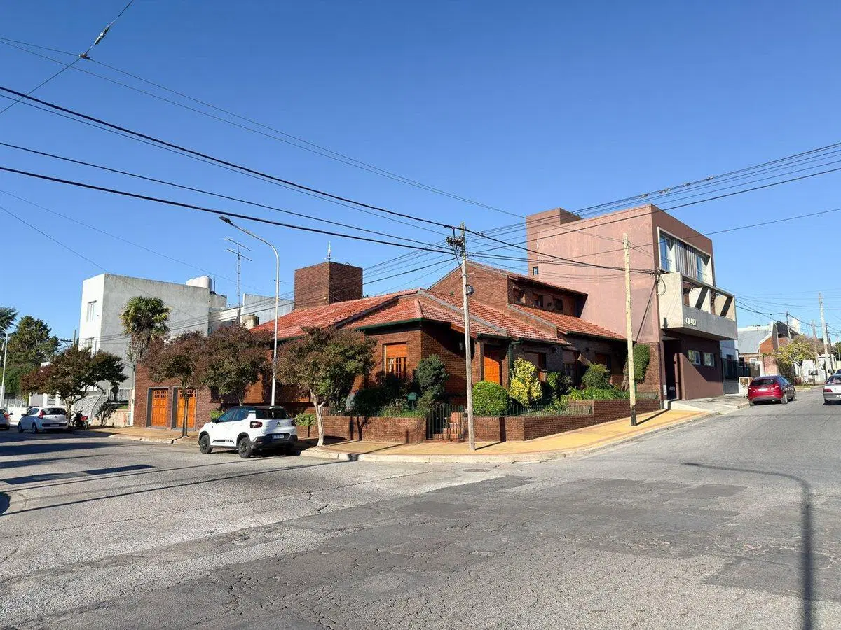 VENTA IMPORTANTE CASA TRES DORMITORIOS TANDIL 2