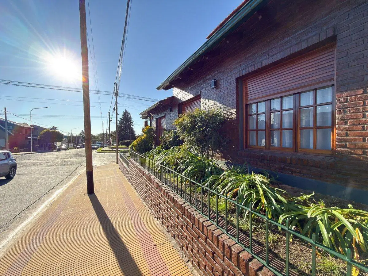 VENTA IMPORTANTE CASA TRES DORMITORIOS TANDIL 3