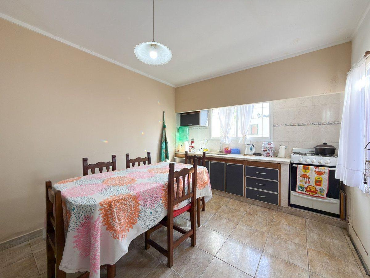 EN VENTA CASA CON DEPTO Y QUINCHO TANDIL