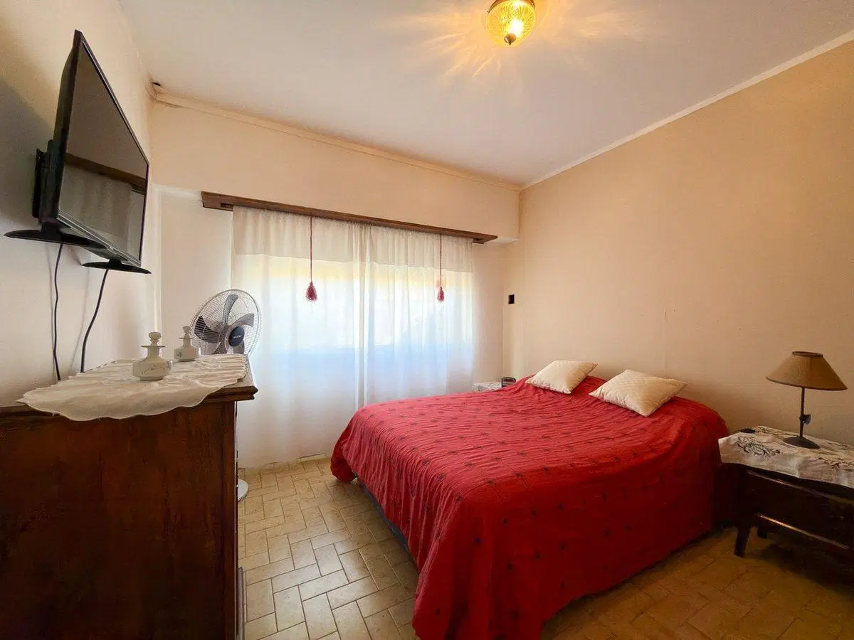 EN VENTA CASA CON DEPTO Y QUINCHO TANDIL 2