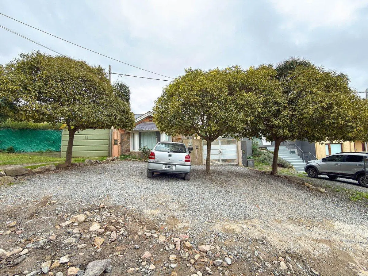 VENTA CASA MÁS 2 DEPARTAMENTOS ZONA LAGO 2