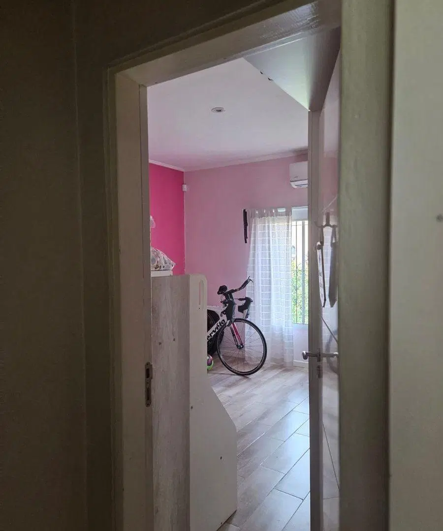 VENTA IMPERDIBLE CASA DE 2 DORM. EN VILLA ITALIA 2