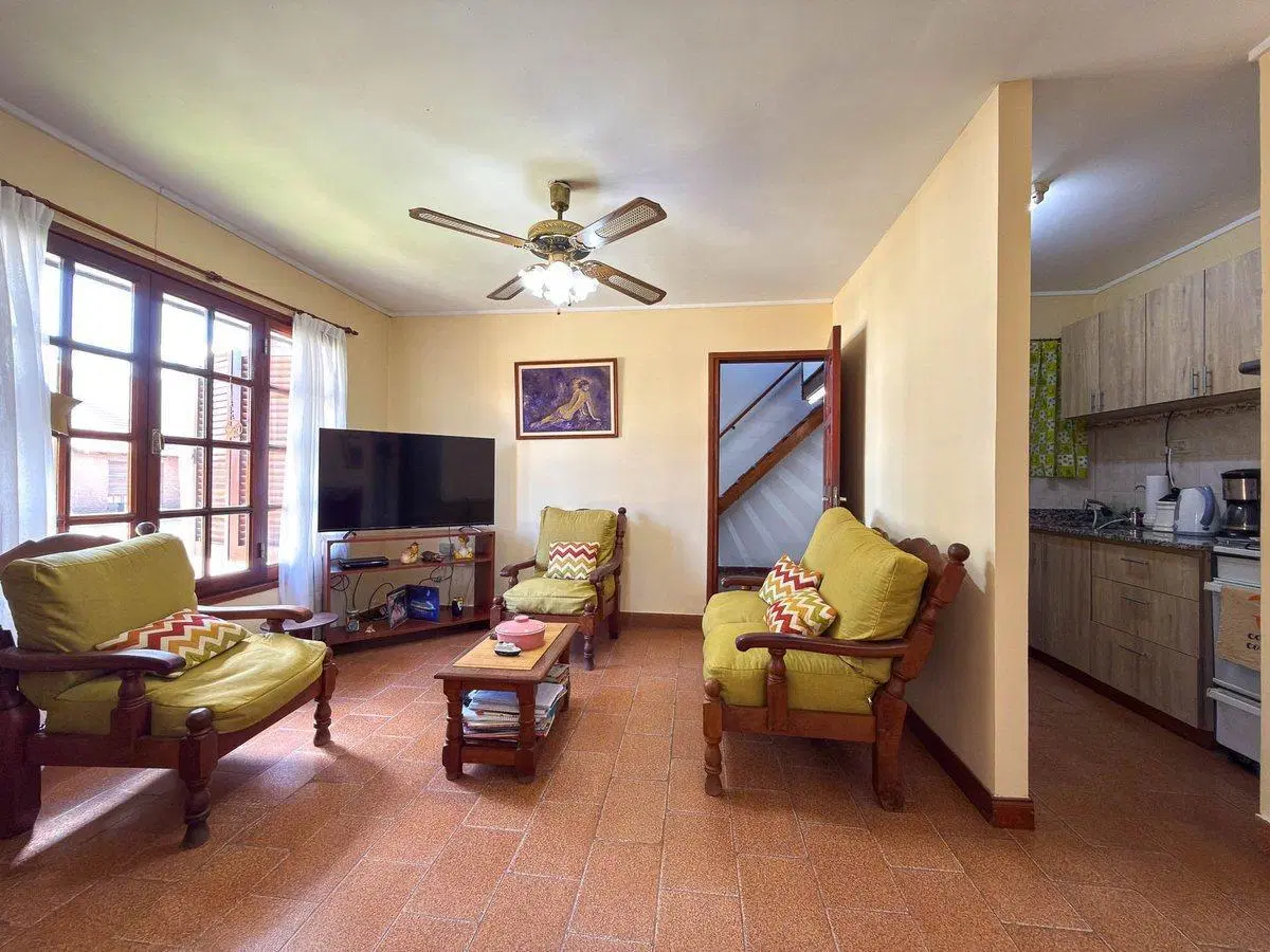 CASA CON PILETA, PARQUE Y DOS DORMITORIOS. TANDIL 5