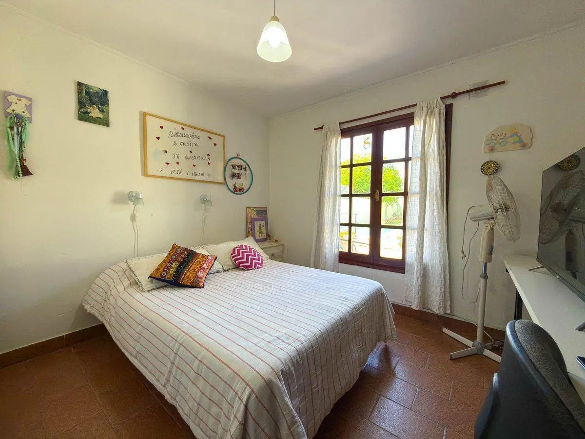CASA CON PILETA, PARQUE Y DOS DORMITORIOS. TANDIL 3