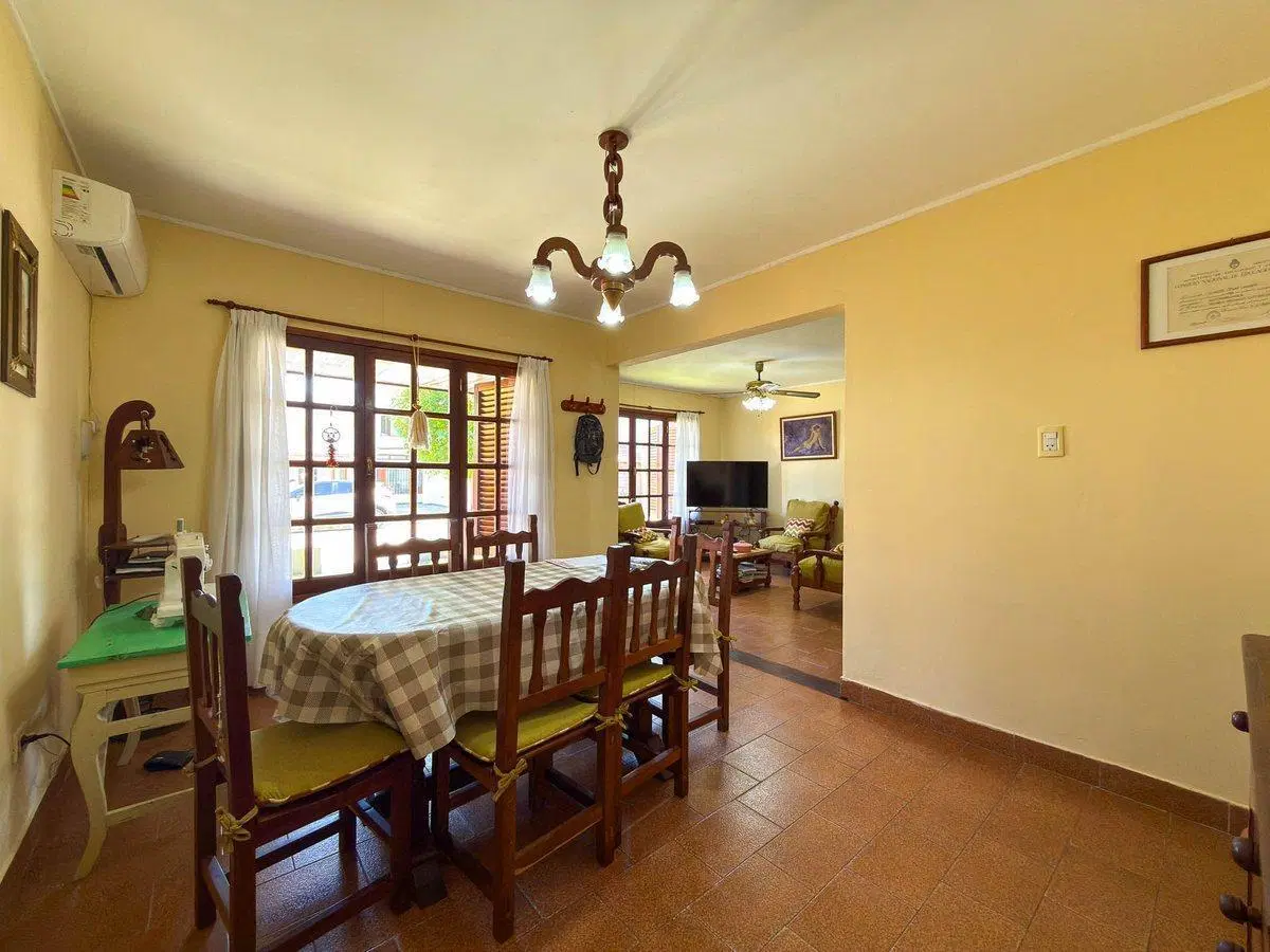 CASA CON PILETA, PARQUE Y DOS DORMITORIOS. TANDIL 2