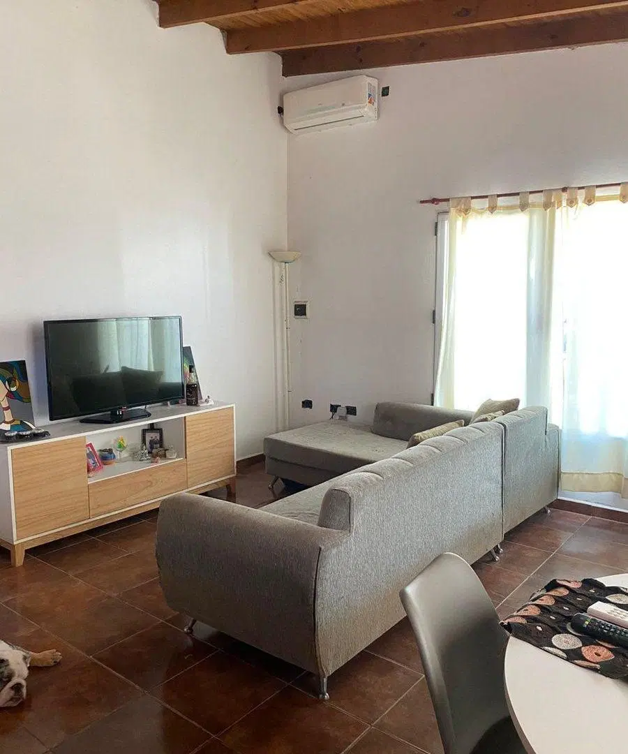 CASA EN VENTA DOS DORMITORIOS  RAUCH 4