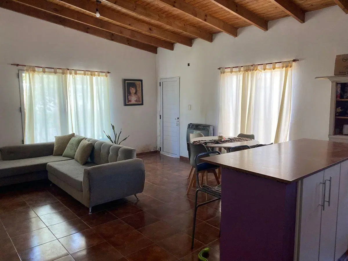 CASA EN VENTA DOS DORMITORIOS  RAUCH 5