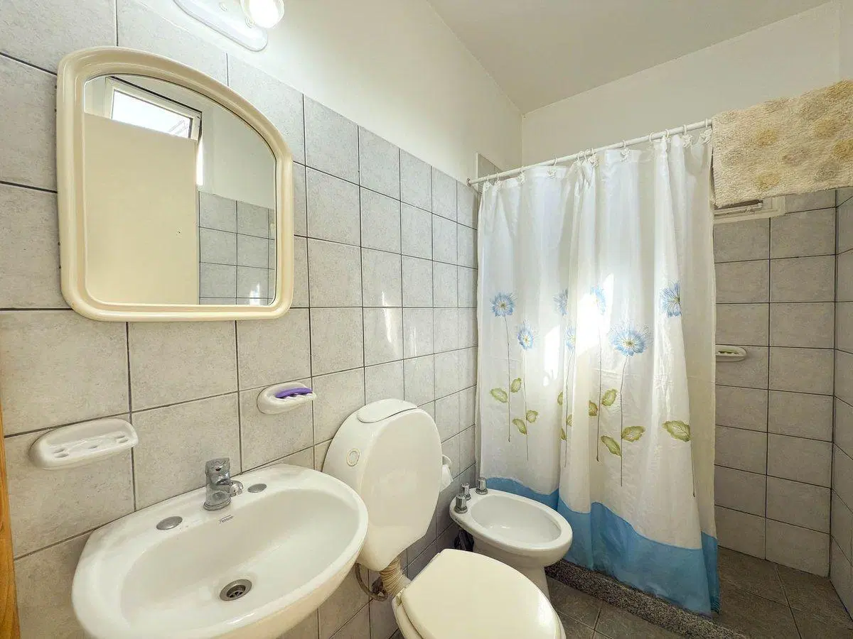 CASA EN VENTA DE DOS DORMITORIOS EN TANDIL 2