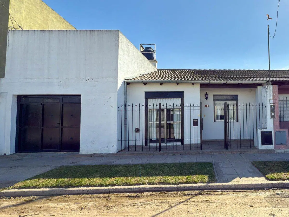 CASA EN VENTA DE DOS DORMITORIOS EN TANDIL 3