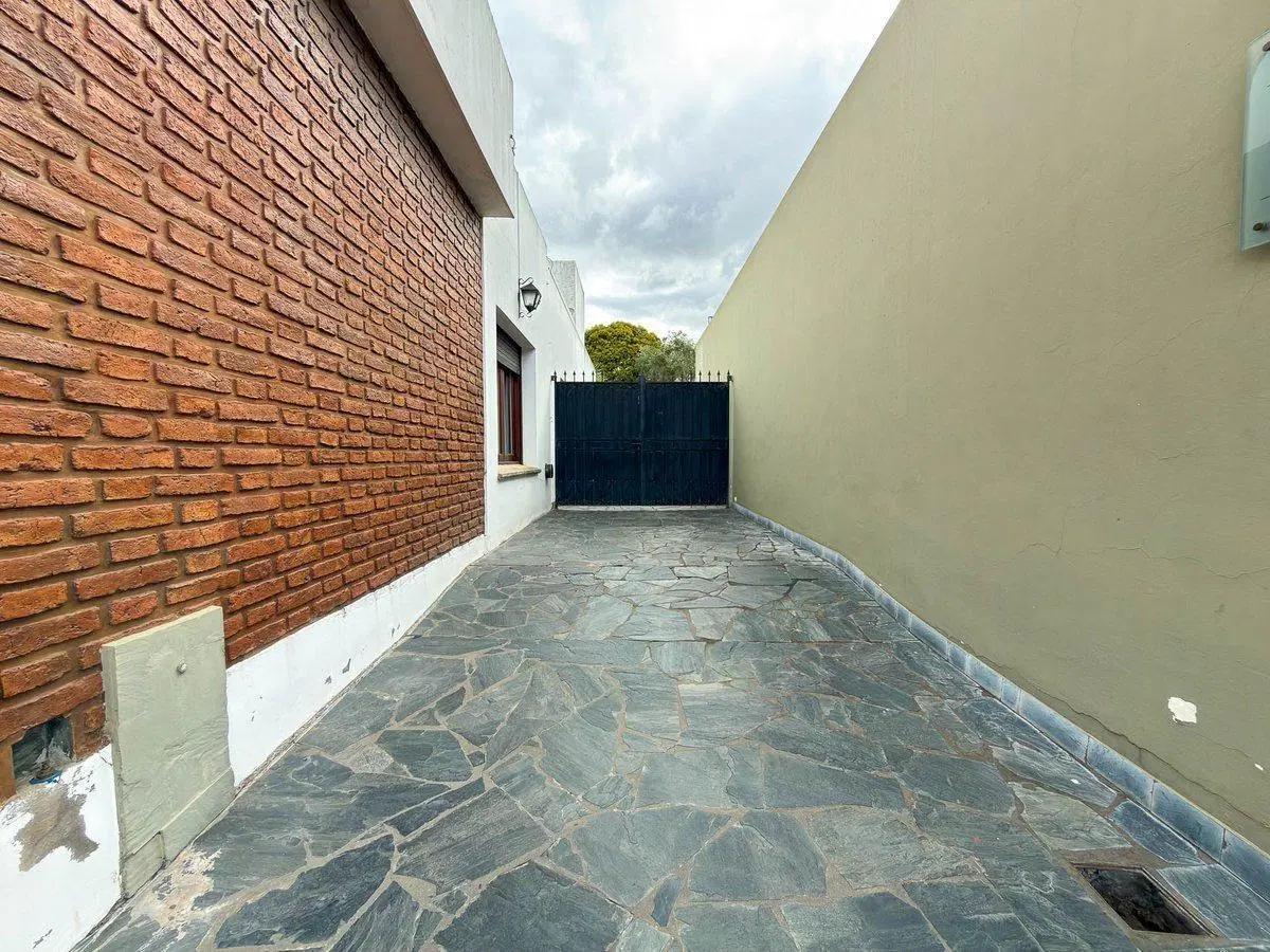 Casa 3 dormitorios con quincho semicentro 5