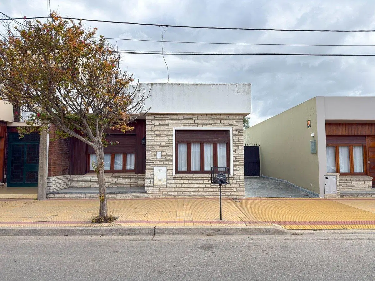 Casa 3 dormitorios con quincho semicentro 4