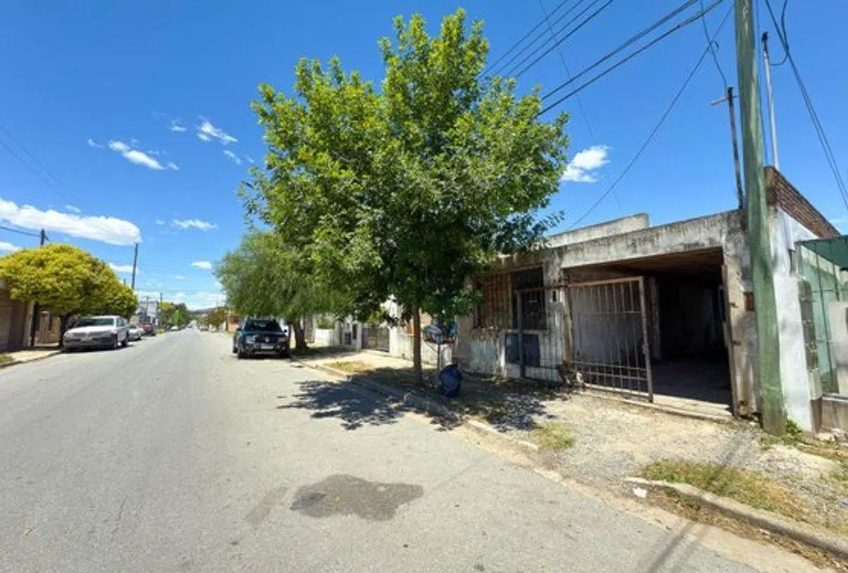 LOTE EN VENTA CON DOS VIVIENDAS Ideal Inversión 3