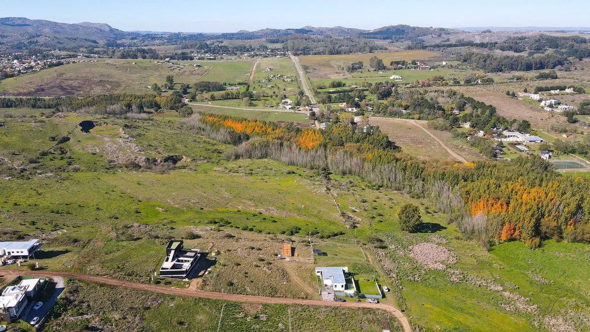 EN VENTA AMPLIO LOTE ENTRE SIERRAS TANDIL 2