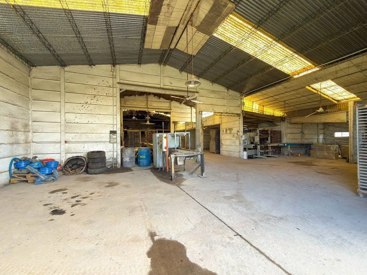 VENTA COMERCIAL AMPLIO GALPÓN EN TANDIL 3