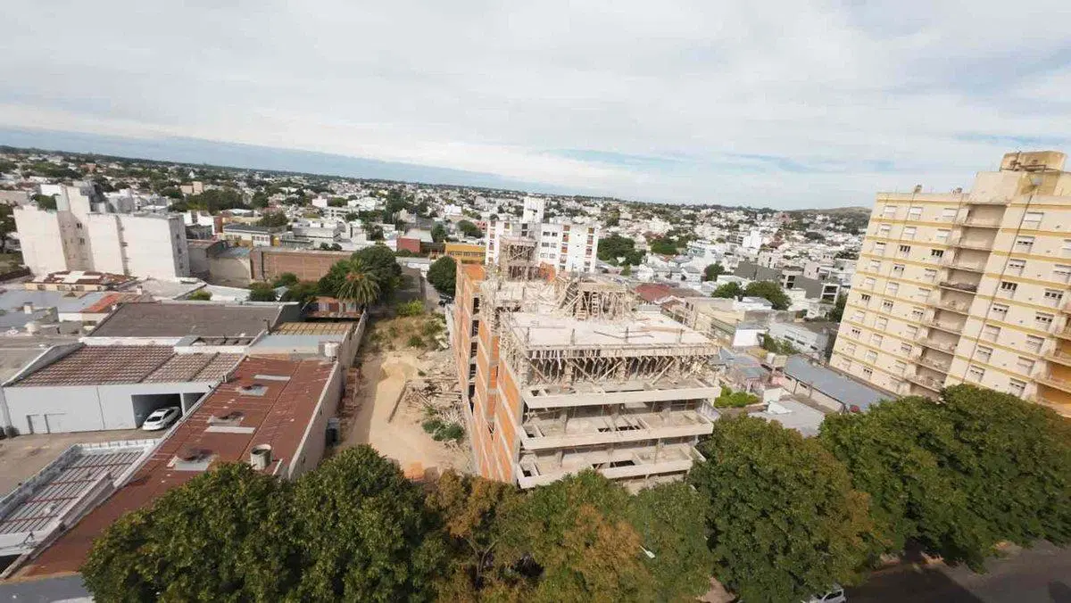 DEPARTAMENTO 3 DORMITORIOS VENTA TANDIL PILETA 5