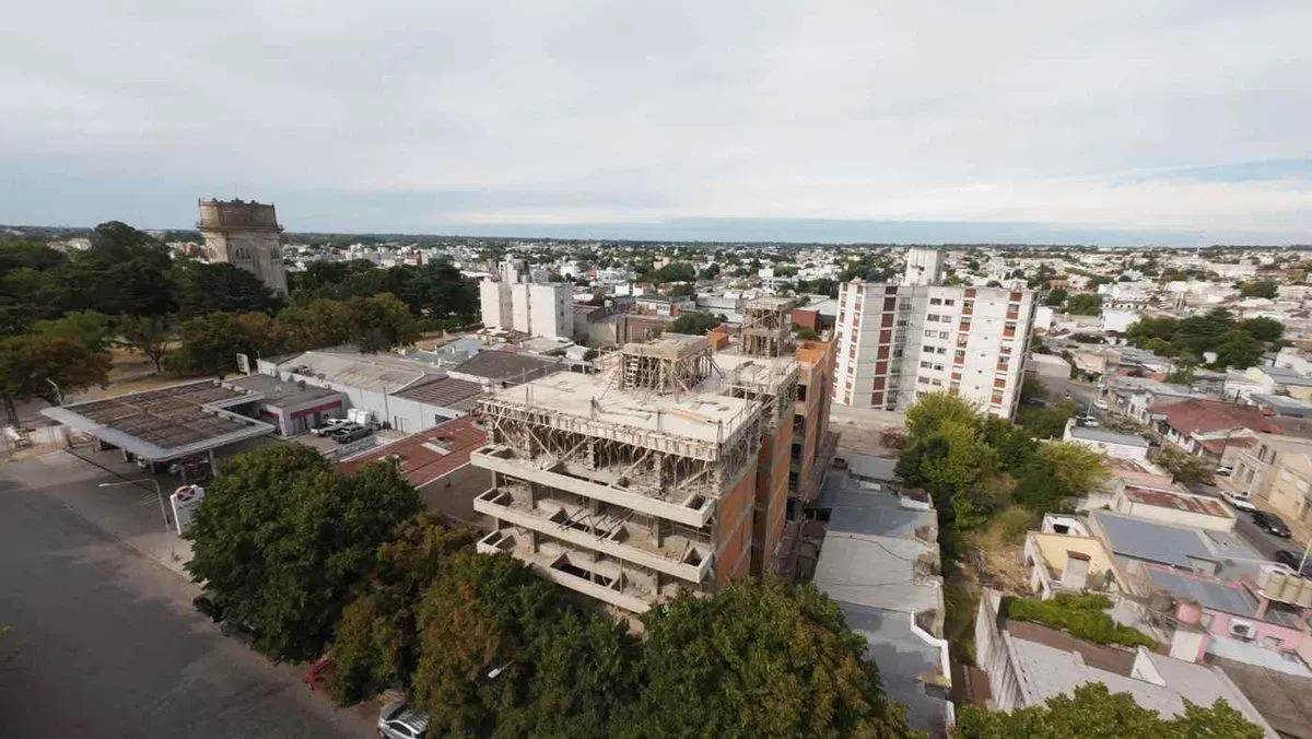 DEPARTAMENTO 3 DORMITORIOS VENTA TANDIL PILETA 3