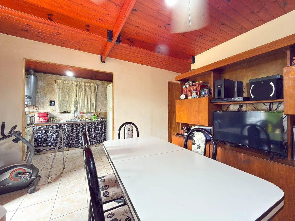 CASA MAS CABAÑA EN VENTA TANDIL 4