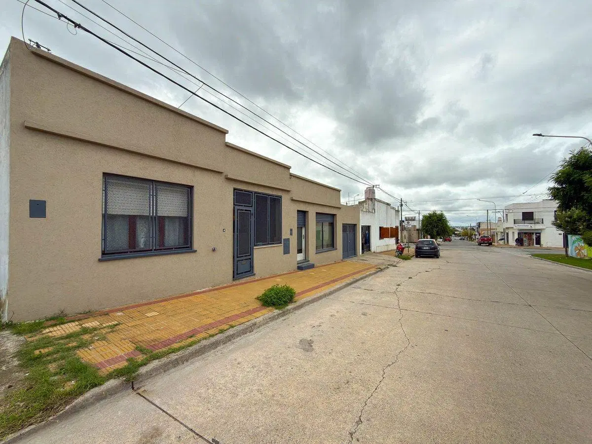 Casa con garage más local en venta 2